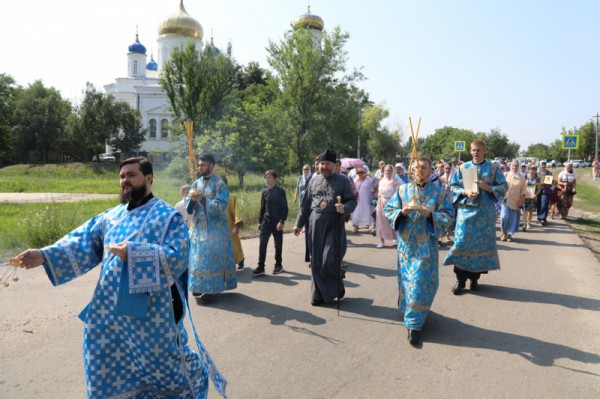 Начался водный крестный ход по рекам Северский Донец, Дон и Маныч, посвященный 800-летию со дня рождения святого благоверного великого князя Александра Невского и 10-летию образования Шахтинской епархии