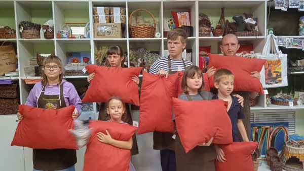 Дети с ограниченными возможностями здоровья, поддерживают участников СВО