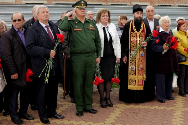 Благочинный приходов Нижнедонского округа совершил панихиду о погибших ликвидаторах последствий аварии на Чернобыльской АЭС