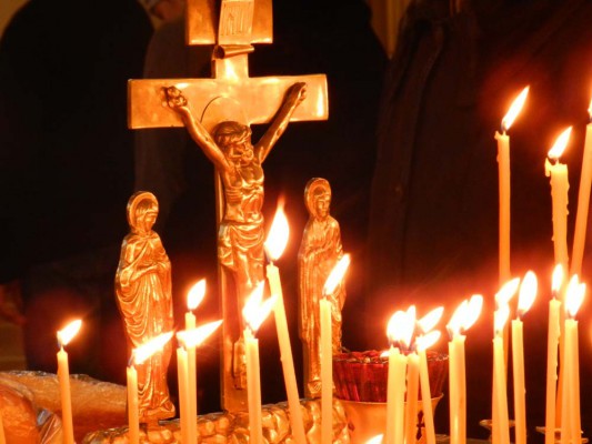 На девятый день после трагедии в Кемерово, в храмах Нижнедонского благочиния прошли заупокойные богослужения