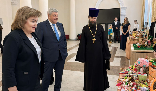 В Октябрьском районе открыли Год семьи и Год добрых дел