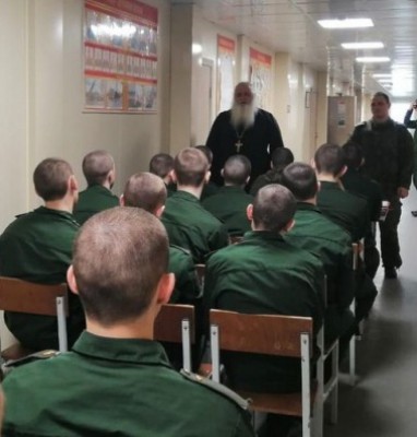 Иеромонах Николай (Наметышев) с пастырским визитом посетил ремонтную роту 150-мотострелковой дивизии