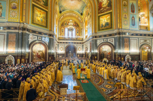 XXXIV Международные Рождественские образовательные чтения открылись Божественной литургией в Храме Христа Спасителя