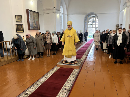 С архипастырским визитом Преосвященнейший епископ Симон посетил приход в честь святителя Тихона Задонского станицы Кривянской