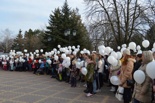 Учащиеся  церковно-приходской воскресной школы «Благовест» п. Каменоломни приняли участие в памятной акции, посвященной трагедии «Кемерово, мы с тобой»