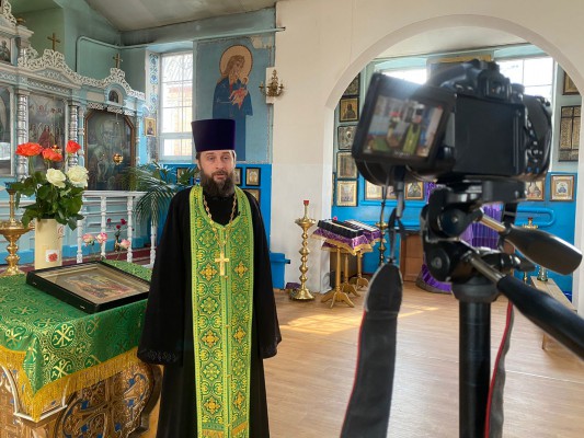 Жителей Октябрьского района поздравили с великим праздником Входа Господня в Иерусалим