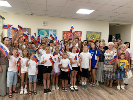 Праздничное мероприятие в честь Дня Российского флага прошло в п. Каменоломни