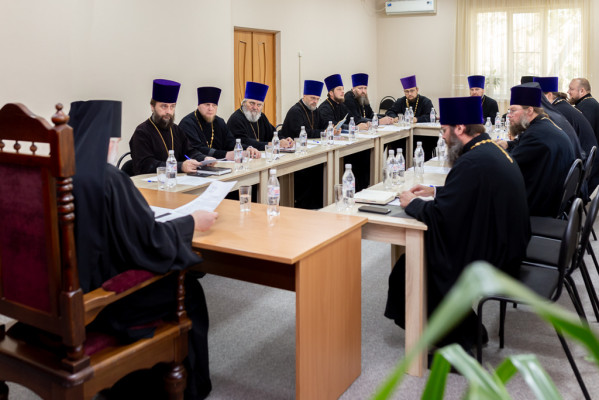Благочинный приходов Нижнедонского округа принял участие в заседании Епархиального Совета