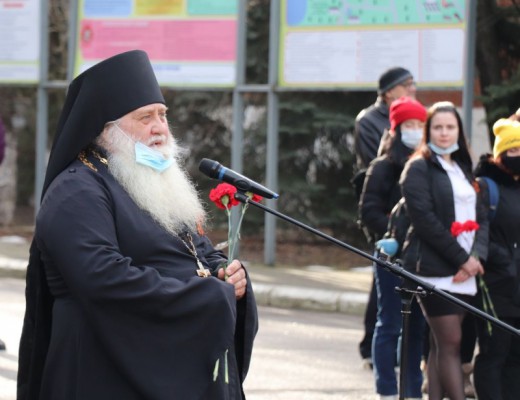 Иеромонах Николай (Наметышев) принял участие в митинге в День памяти освобождения пос. Персиановский от немецко-фашистских захватчиков