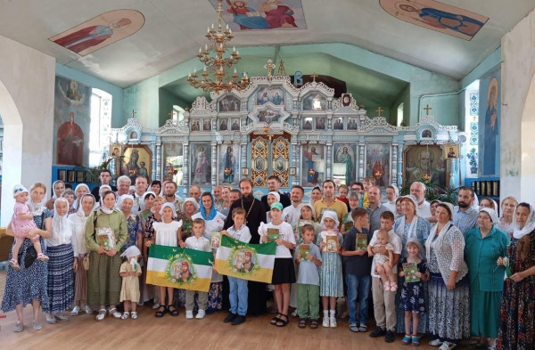 В храме Архистратига Михаила п. Каменоломни состоялось праздничное мероприятие по чествованию семейных пар