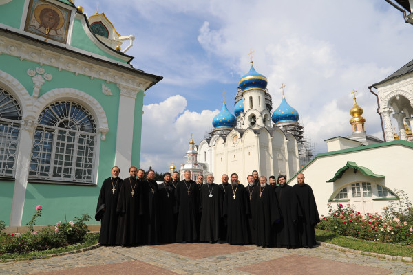 Духовенство Шахтинской епархии совершило паломничество в Свято-Троицкую Сергиеву Лавру
