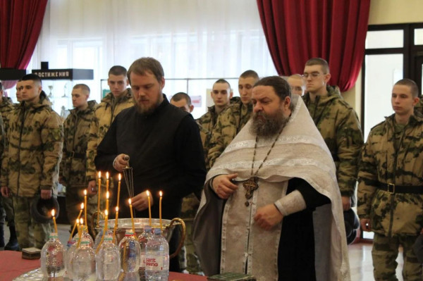 В войсках национальной гвардии освятили крещенскую воду