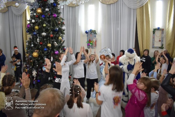 Праздничное представление «В гостях у новогодней сказки» для детей с ограниченными возможностями здоровья