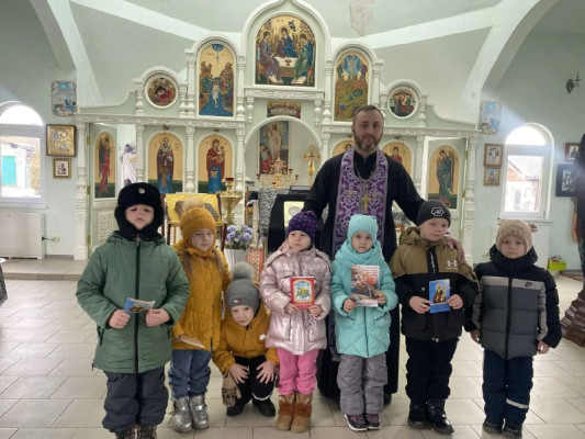 Воспитанники детского сада «Теремок» п. Новозарянский познакомились с историей православной книги