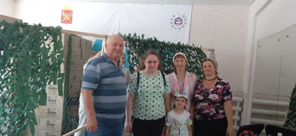 Мы вместе – этим и сильны. Добровольцы Нижнедонского благочиния помогают волонтёрам района в плетении маскировочных сетей