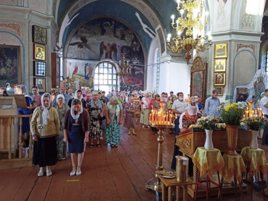 В храме святителя Тихона Задонского ст. Кривянской торжественным богослужением отметили главное храмовое торжество