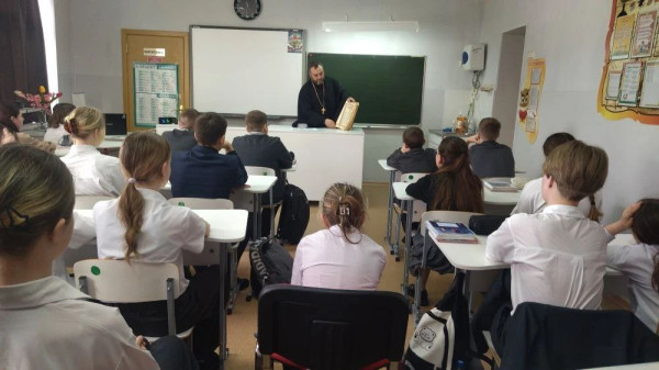 В школе №5 п. Новозарянский прошла встреча, посвященная Дню православной книги
