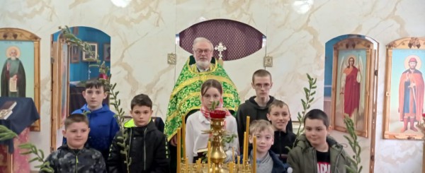 Настоятель храма Димитрия Донского п. Нижнедонской поздравил учащихся местной школы с великим праздником Входа Господня в Иерусалим