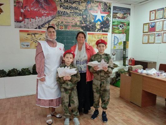 Юнармейцы написали десятки писем поддержки бойцам СВО
