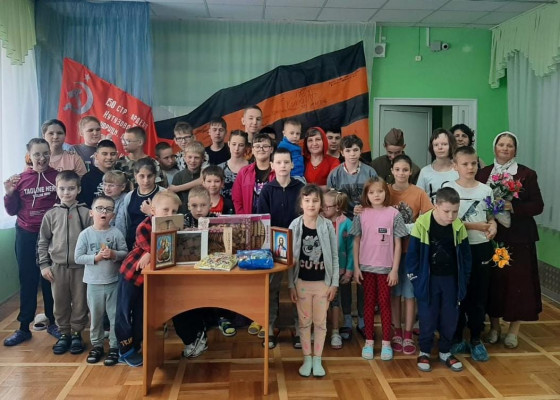 Учащиеся воскресной школы «Благовест» п. Каменоломни посетили воспитанников детского центра «Добродея» г. Шахты