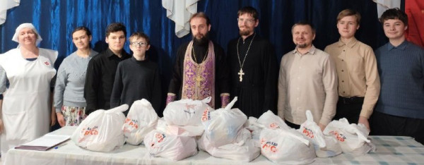 «Благо Дарю»: в п. Каменоломни прошла благотворительная выдача продуктовых наборов