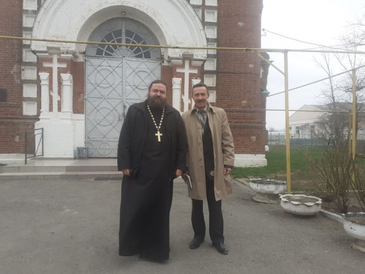 Настоятель храма святителя Тихона Задонского ст. Кривянской провел рабочую встречу со станичным атаманом П.Т. Минаевым
