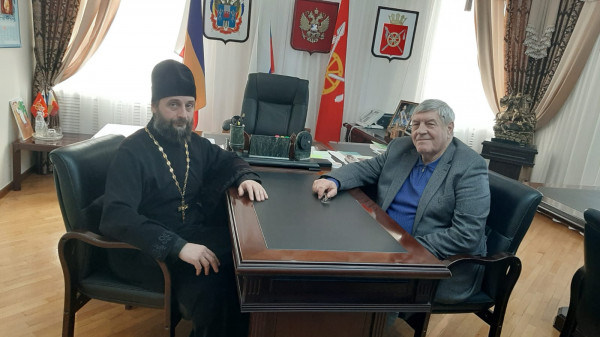 Рабочая встреча Главы Октябрьского района Евгения Луганцева и благочинного приходов Нижнедонского округа протоиерея Сергия Яценко