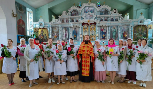 В храме Архистратига Михаила п. Каменоломни состоялось поздравление сестёр милосердия в день святых жён - мироносиц
