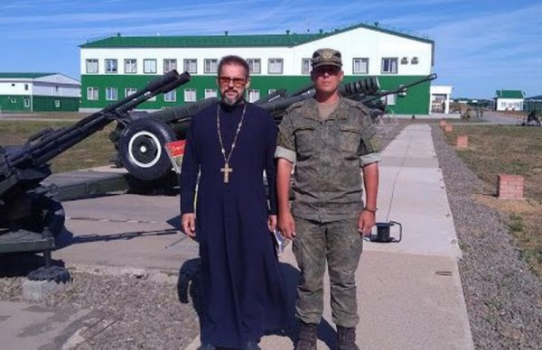 Иерей Евгений Поцелуев с пастырским визитом посетил окормляемый им 68 танковый полк