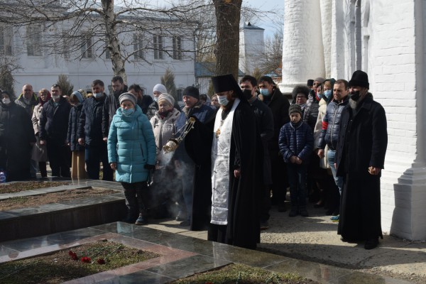 Паломники из числа прихожан храма Архистратига Михаила п. Каменоломни молитвенно почтили память архимандрита Модеста (Потапова)