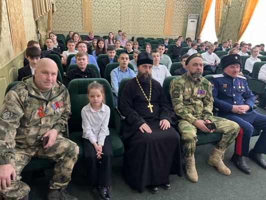 К «Дню защитника Отечества», в п. Каменоломни прошла встреча-диалог с военнослужащими «Солдатам Отечества – Слава»