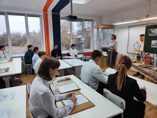 В школе №23 п. Красногорняцкий прошёл час памяти «Подвиг священников в годы Великой Отечественной Войны»