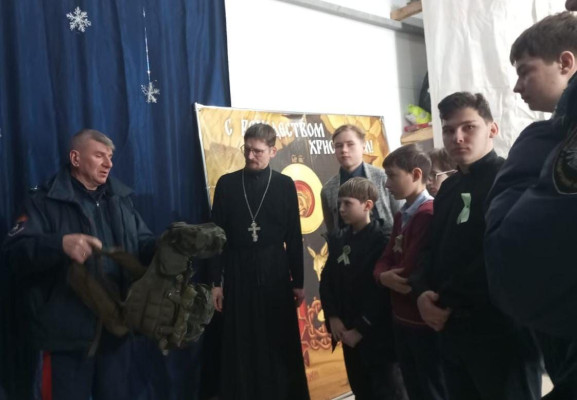 Встреча поколений: юные следопыты пообщались с ветераном СВО