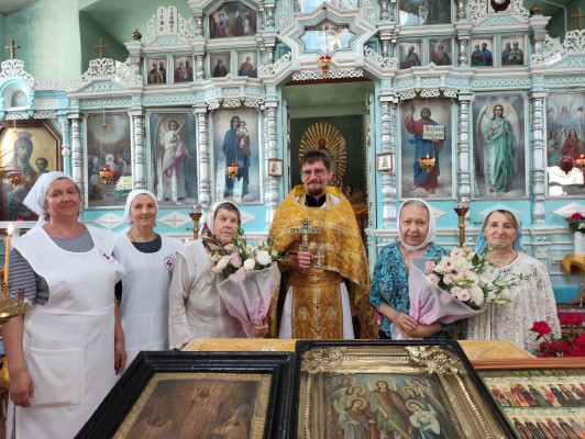 "Мы помним героев". В храме Архистратига Михаила п. Каменоломни стало доброй традицией поздравлять детей войны и тружеников тыла