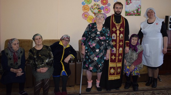 Причастие пожилых и инвалидов Центра социального обслуживания граждан пожилого возраста и инвалидов п. Каменоломни