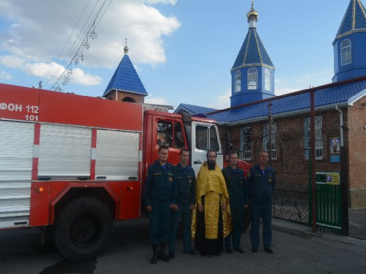 Пожарные приняли участие в молебне в честь иконы Богородицы «Неополимая Купина»