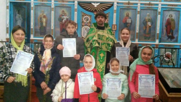 В великий праздник Входа Господня в Иерусалим в храме святителя Алексия митрополита Московского станицы Бессергеневской прошло награждение детей воскресной школы «Пересвет»