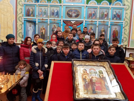 Учащиеся Бессергеневской школы посетили станичный храм в день Сретения Господня