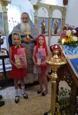 Благотворительная акция «Поможем собрать детей в школу» прошла в храме святой мученицы Татианы п. Персиановский