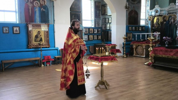 В День Победы во всех храмах Нижнедонского благочиния молитвенно помянули убиенных воинов и всех за веру, Отечество и народ жизнь свою положивших