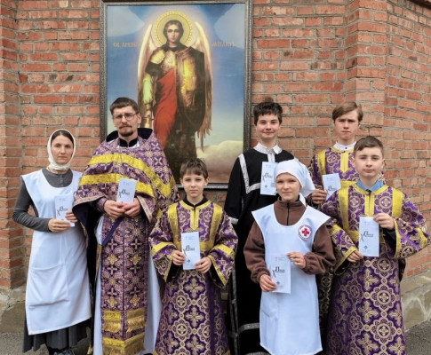 Юные миссионеры рассказали жителям Октябрьского района о духовном смысле Пасхи