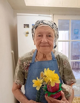 Пасха в каждый дом: сестры милосердия поздравили с Воскресением Господним одиноких и больных прихожан