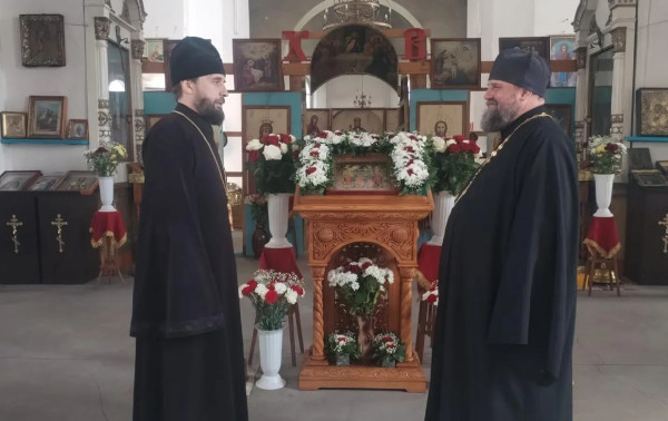 Благочинный Нижнедонского округа посетил храм Покрова Пресвятой Богородицы в станице Кривянской