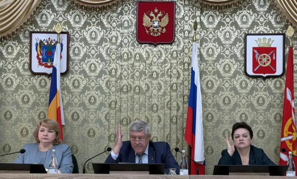 Благочинный приходов Нижнедонского округа принял участие в заседании Собрания депутатов Октябрьского района