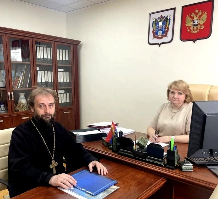 Сотрудничество ради общих ценностей. Рабочая встреча врио главы Октябрьского района с благочинным приходов Нижнедонского округа