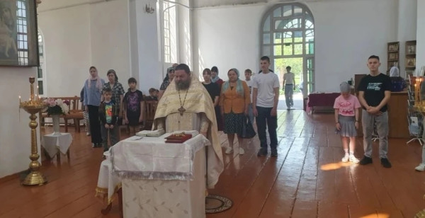 В храме станицы Кривянской прошел молебен для учащихся перед экзаменами