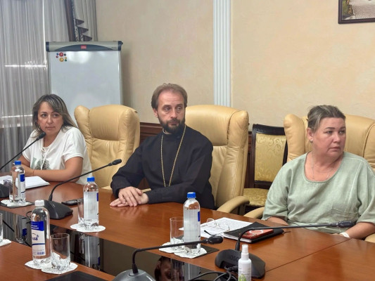 Благочинный приходов Нижнедонского округа принял участие в заседании областной межведомственной комиссии по вопросам военно-патриотического и духовно-нравственного воспитания детей и молодежи