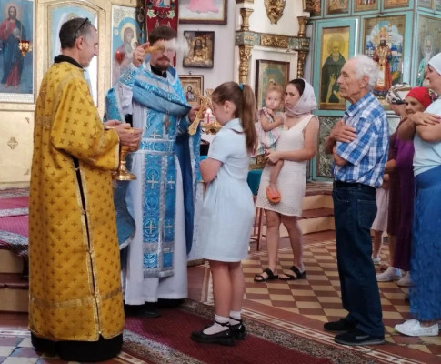 В Одигитриевском храме станицы Заплавской благословили учащихся перед новым учебным годом