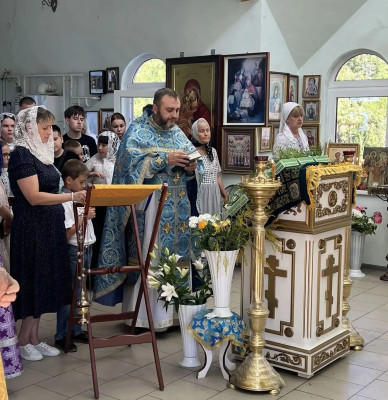 Наставление перед учебным годом: молебен в храме п. Новозарянский