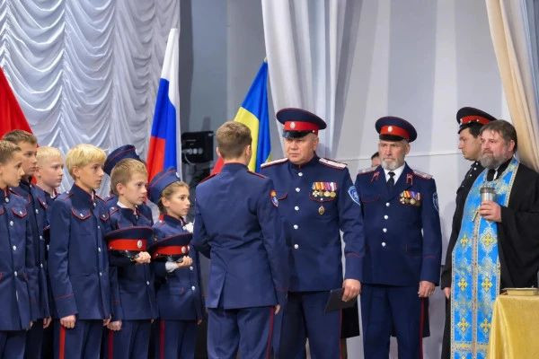 В школе №72 станицы Кривянской состоялось торжественное посвящение в казачата